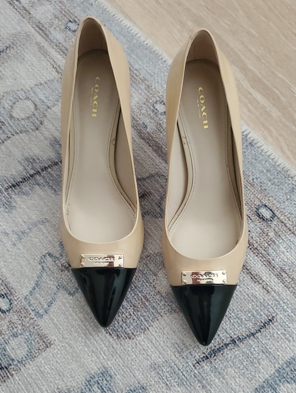Coach Zan Patent Leather Tan Black Pointy Toe Heels Pumps Sz8